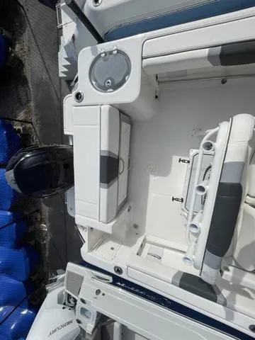 Slide: The Image of Robalo R230 Center Console 2025 - 5