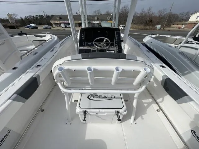 Slide: The Image of Robalo R230 Center Console 2025 - 6