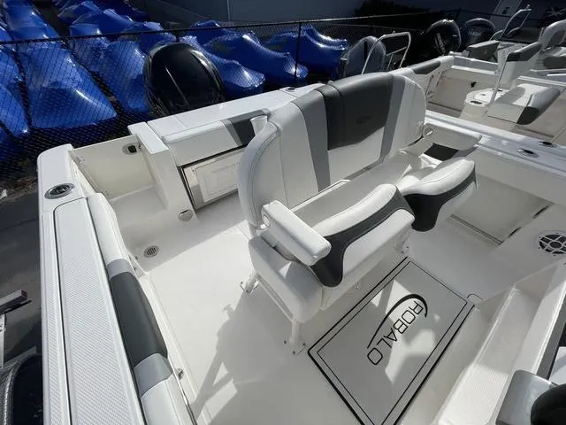 Slide: The Image of Robalo R230 Center Console 2025 - 8