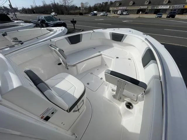 Slide: The Image of Robalo R230 Center Console 2025 - 9
