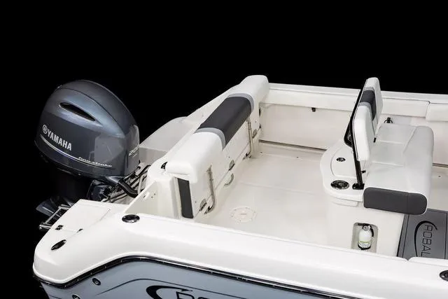 Slide: The Image of Robalo R222 Center Console 2025 - 11
