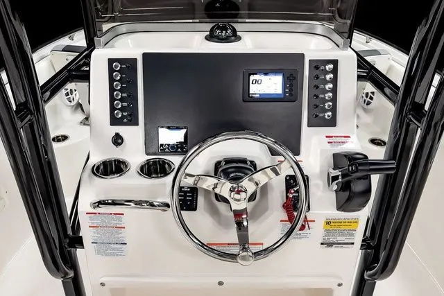 Slide: The Image of Robalo R222 Center Console 2025 - 17