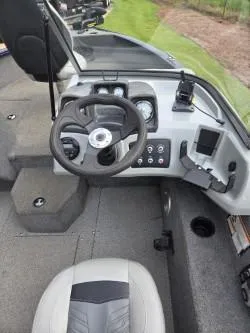 Slide: The Image of Tracker Pro Guide V-175 Combo 2019 - 7