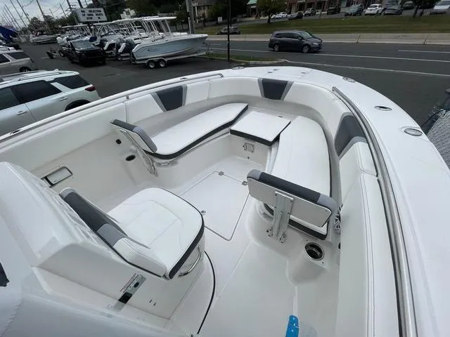 Slide: The Image of Robalo R270 Center Console 2025 - 11