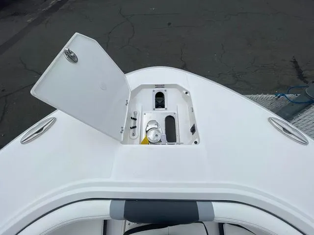 Slide: The Image of Robalo R270 Center Console 2025 - 12