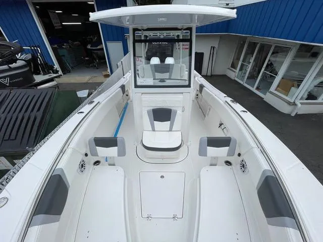 Slide: The Image of Robalo R270 Center Console 2025 - 13