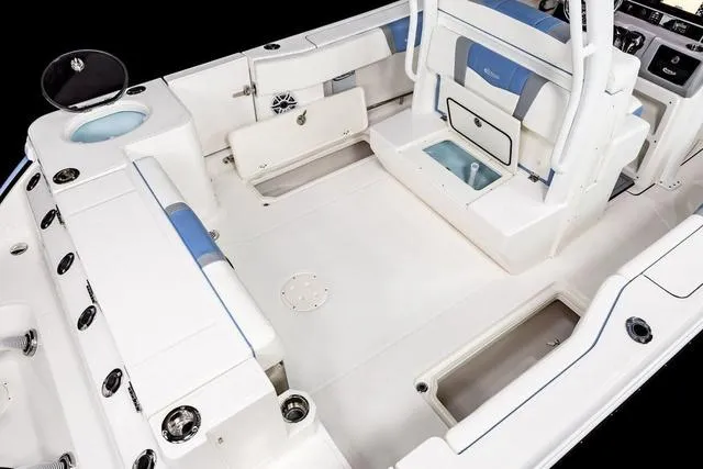 Slide: The Image of Robalo R270 Center Console 2025 - 24