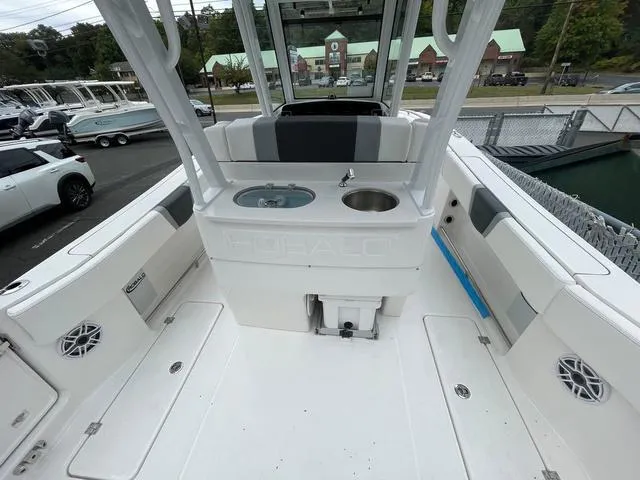 Slide: The Image of Robalo R270 Center Console 2025 - 7