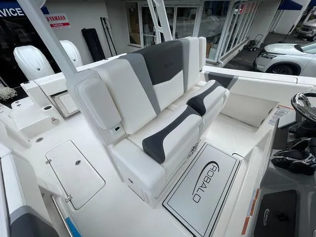 Slide: The Image of Robalo R270 Center Console 2025 - 8
