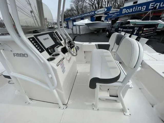 Slide: The Image of Robalo R180 Center Console 2025 - 7