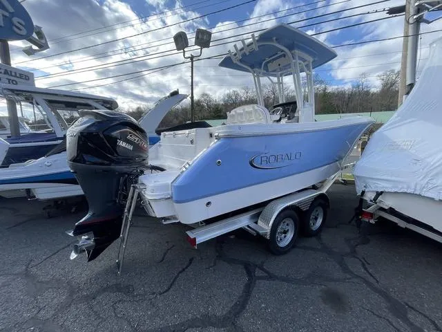 Slide: The Image of Robalo R230 Center Console 2025 - 4