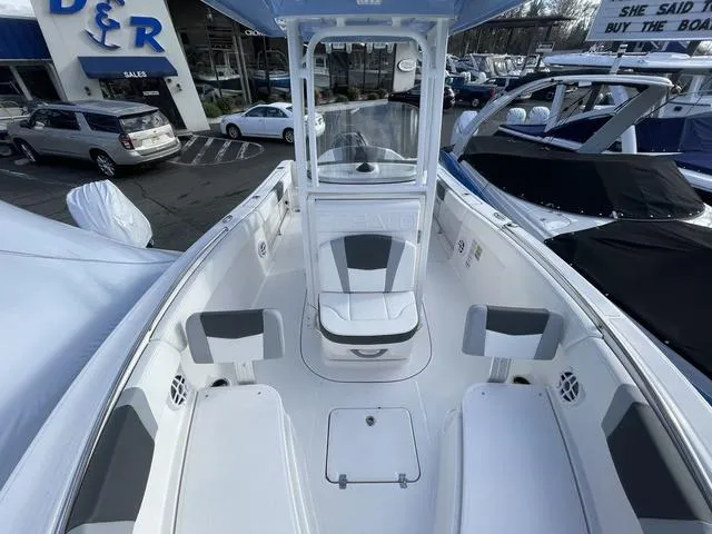 Slide: The Image of Robalo R230 Center Console 2025 - 6