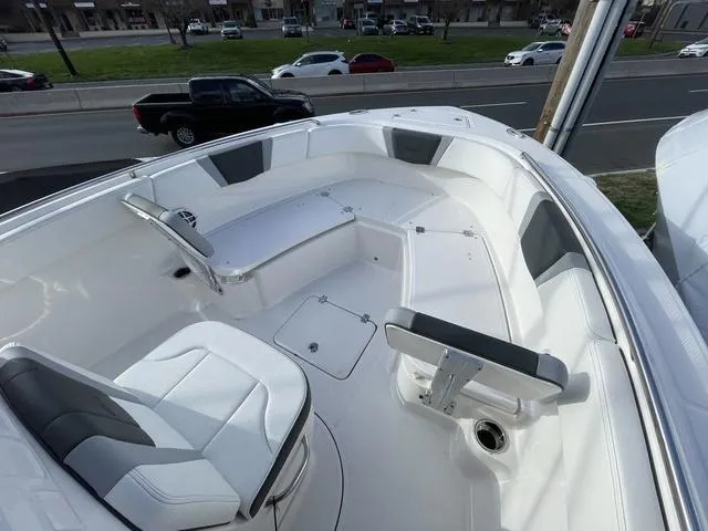 Slide: The Image of Robalo R230 Center Console 2025 - 7