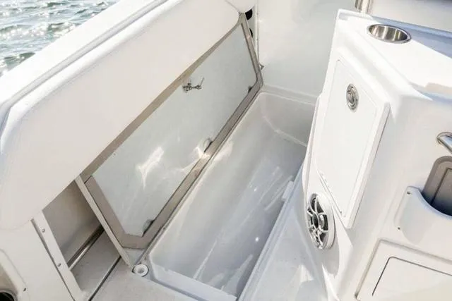 Slide: The Image of Finseeker 220 CC 2022 - 19