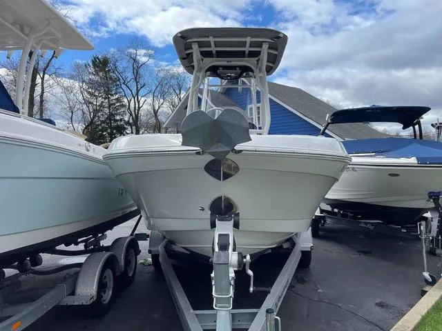 Slide: The Image of Finseeker 220 CC 2022 - 3