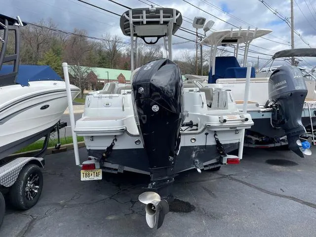 Slide: The Image of Finseeker 220 CC 2022 - 4