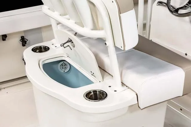 Slide: The Image of Robalo R222 Center Console 2022 - 25