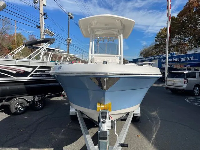 Slide: The Image of Robalo R222 Center Console 2022 - 3