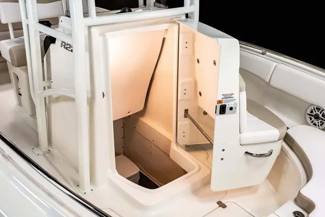 Slide: The Image of Robalo R222 Center Console 2022 - 30