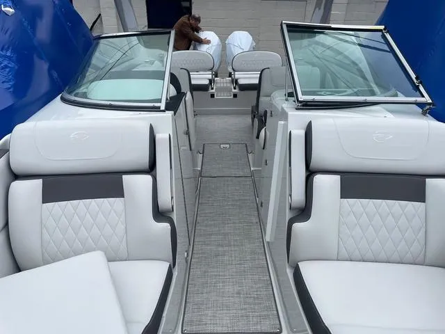 Slide: The Image of Crownline Boats Eclipse E305 XS 2024 - 11