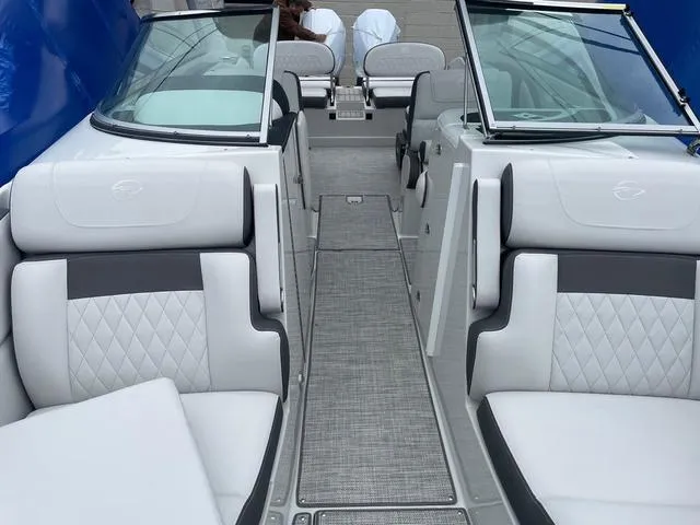 Slide: The Image of Crownline Boats Eclipse E305 XS 2024 - 12