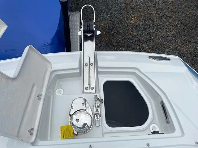 Slide: The Image of Crownline Boats Eclipse E305 XS 2024 - 13