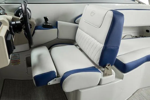 Slide: The Image of Crownline Boats Eclipse E305 XS 2024 - 19