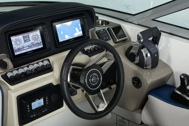 Slide: The Image of Crownline Boats Eclipse E305 XS 2024 - 20