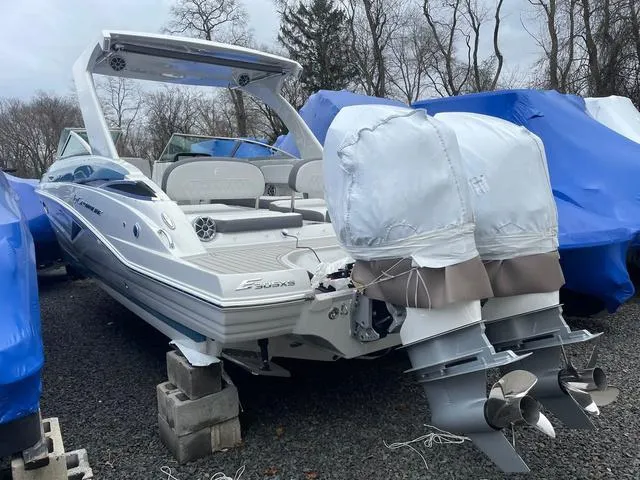 Slide: The Image of Crownline Boats Eclipse E305 XS 2024 - 4
