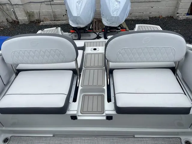 Slide: The Image of Crownline Boats Eclipse E305 XS 2024 - 5
