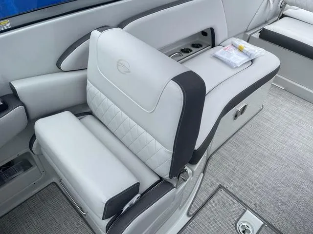 Slide: The Image of Crownline Boats Eclipse E305 XS 2024 - 8