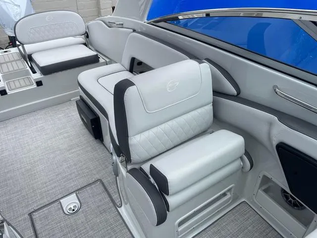 Slide: The Image of Crownline Boats Eclipse E305 XS 2024 - 9