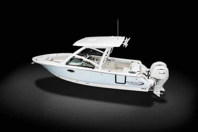 Slide: The Image of Robalo R257 Dual Console 2025 - 3