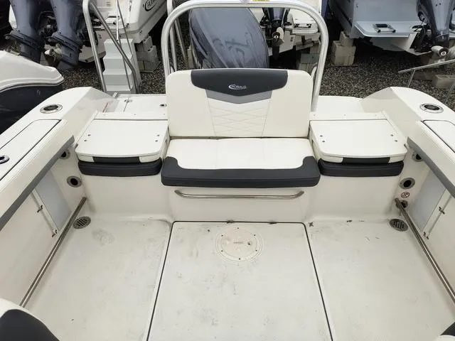 Slide: The Image of Robalo R207 Dual Console 2024 - 10