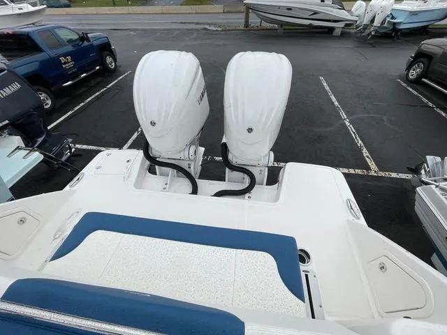 Slide: The Image of Robalo R317 Dual Console 2024 - 4