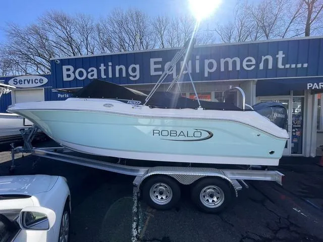 Slide: The Image of Robalo R207 Dual Console 2025 - 1