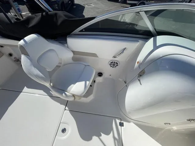 Slide: The Image of Robalo R207 Dual Console 2025 - 10