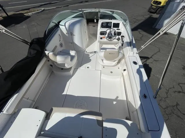 Slide: The Image of Robalo R207 Dual Console 2025 - 12