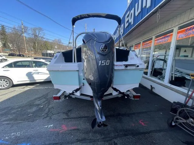 Slide: The Image of Robalo R207 Dual Console 2025 - 6