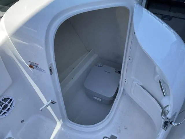 Slide: The Image of Robalo R207 Dual Console 2025 - 8