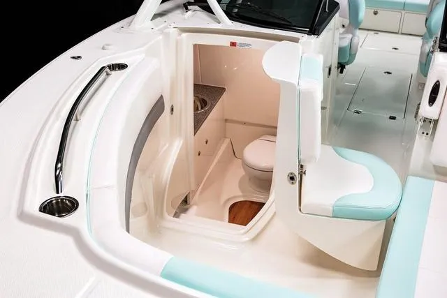 Slide: The Image of Robalo R317 Dual Console 2025 - 33