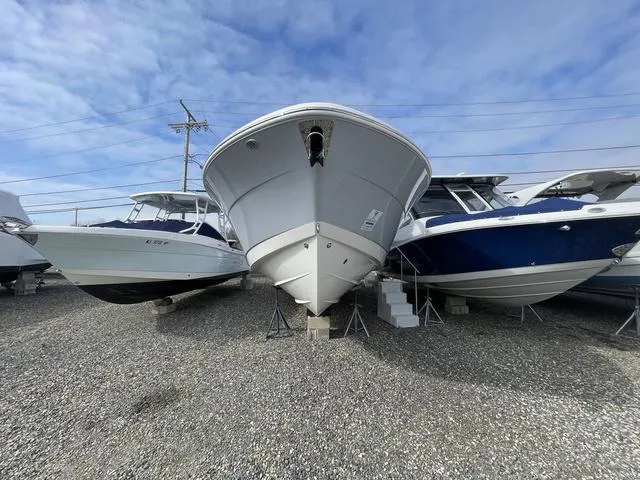 Slide: The Image of Robalo R317 Dual Console 2025 - 5