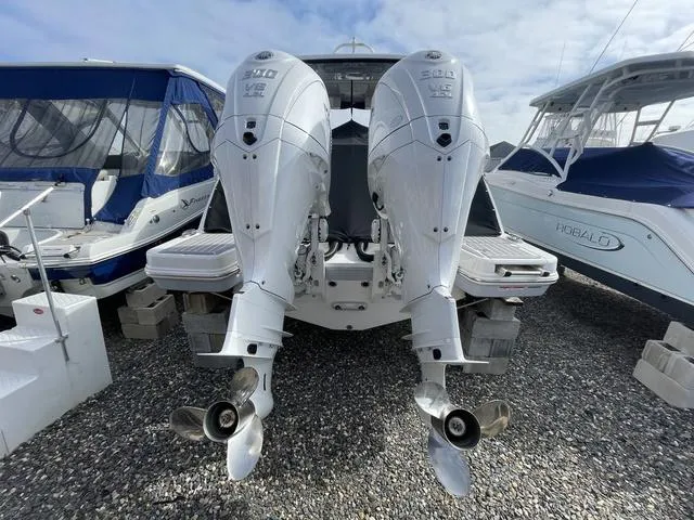 Slide: The Image of Robalo R317 Dual Console 2025 - 6