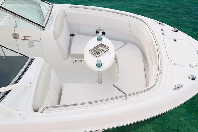 Slide: The Image of Robalo R247 Dual Console 2020 - 16