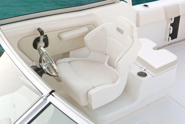 Slide: The Image of Robalo R247 Dual Console 2020 - 19