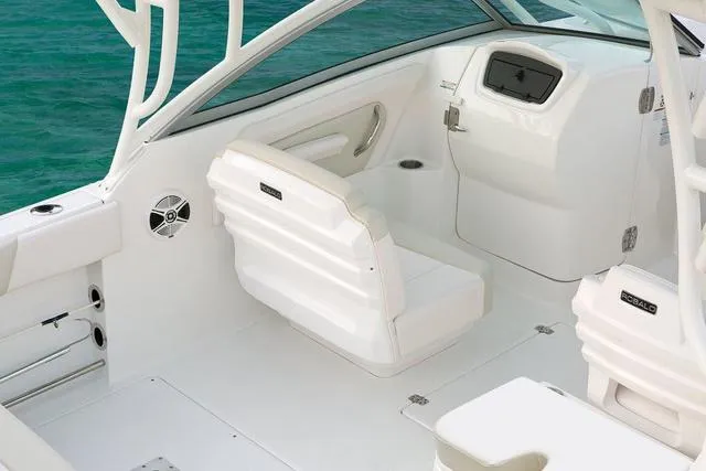 Slide: The Image of Robalo R247 Dual Console 2020 - 20