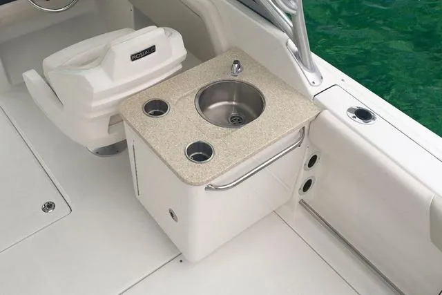 Slide: The Image of Robalo R247 Dual Console 2020 - 22