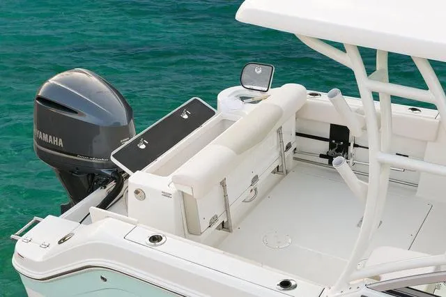 Slide: The Image of Robalo R247 Dual Console 2020 - 24