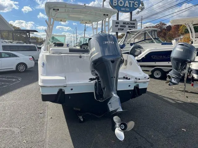 Slide: The Image of Robalo R247 Dual Console 2020 - 4