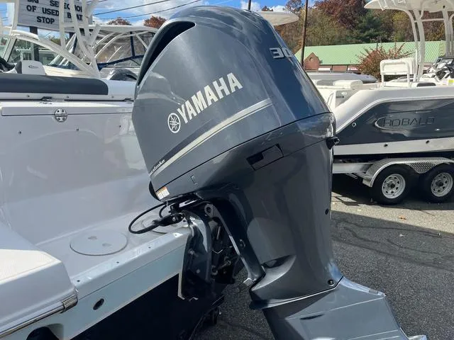 Slide: The Image of Robalo R247 Dual Console 2020 - 6